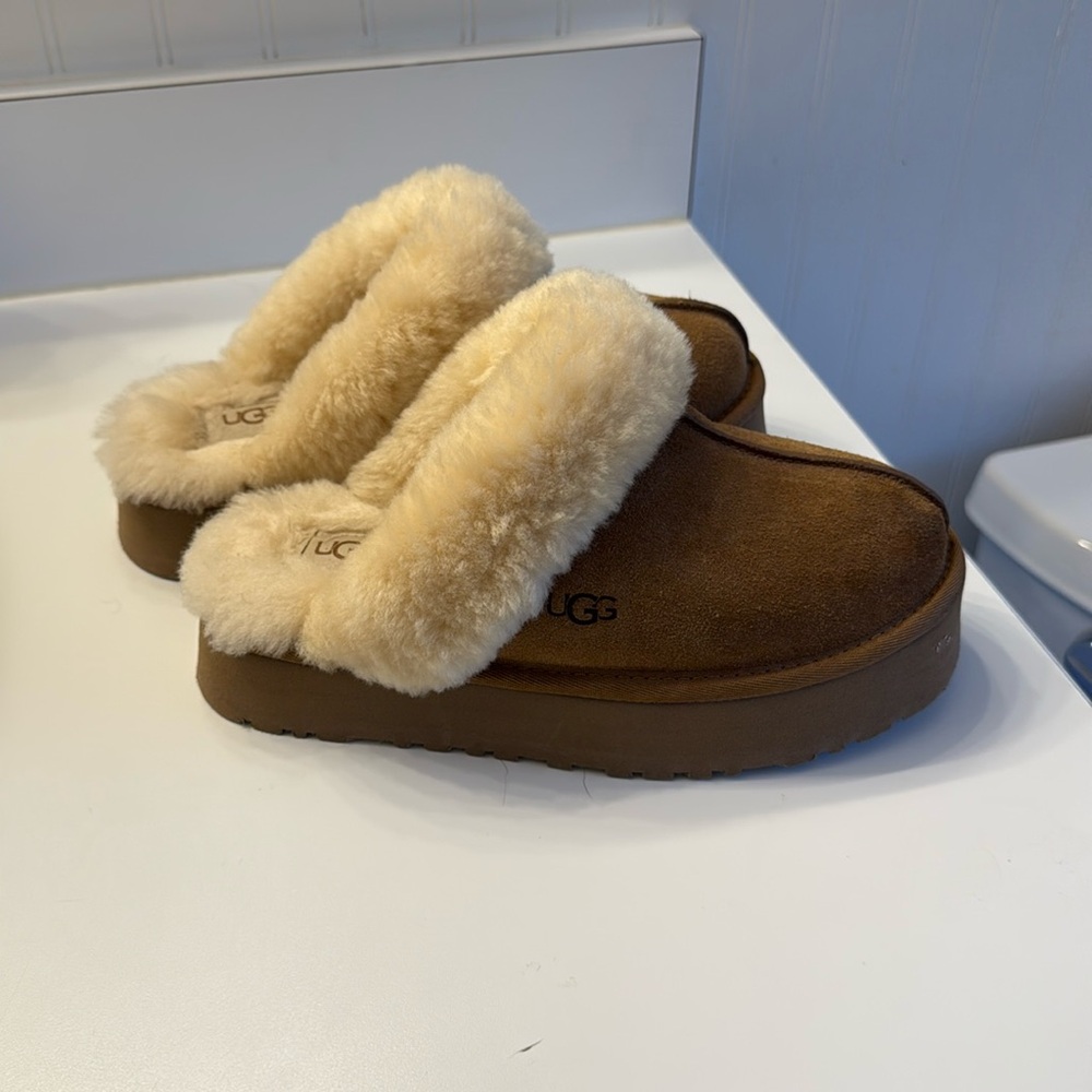 UGG disquette slippers